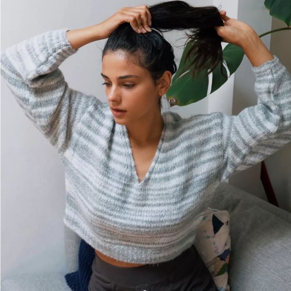 Urban Outfitters • Lyra Pullover V-Neck Sweater in Gray Stripe